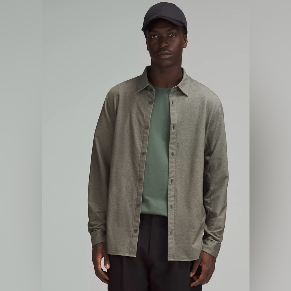 Lululemon Commission Long-Sleeve Shirt
Size L
Color: Mossy Green/Grey